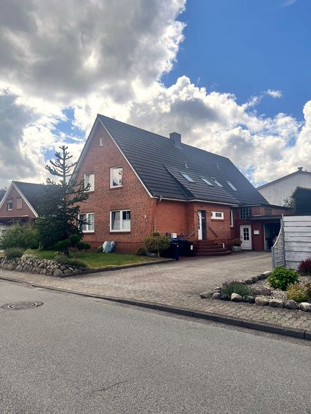 Mehrfamilienhaus mit 240,7 m² Wohnfläche in Büdelsdorf - von Privat